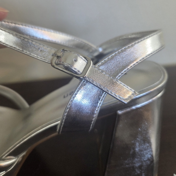 Fancy Queen Silver Strappy Square Toe Block Heels New In Original Box Size 8 - Picture 12 of 14